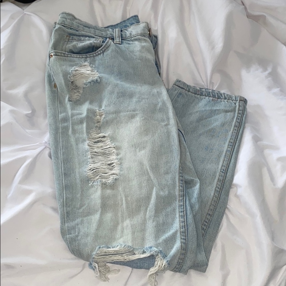 BDG:light wash ripped jean